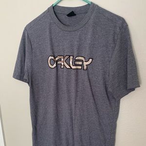 Grey Oakley tee shirt